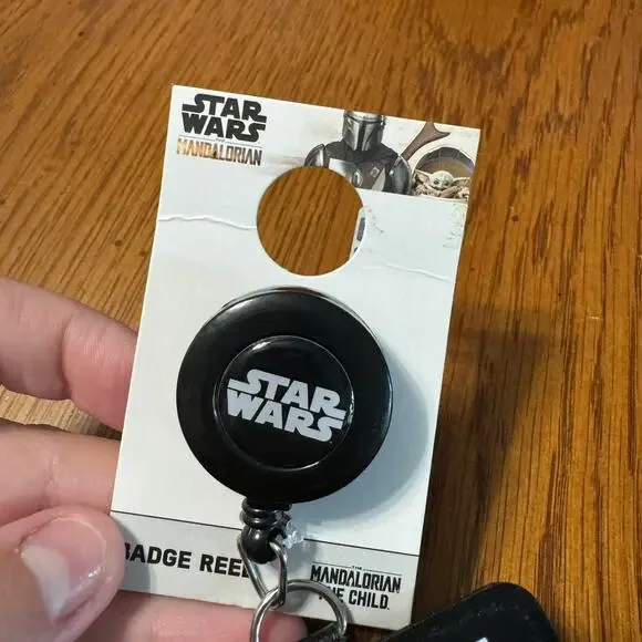 NWT Star Wars The Mandalorian Badge Reel Come to the Cute Side Baby Yoda Grogu - Picture 4 of 7